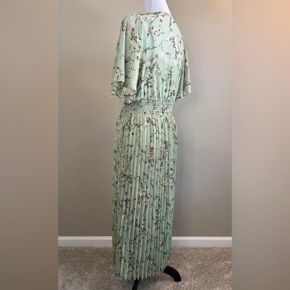 New TAYLOR Medium Floral-Print Smocked Pleated Dress - Picture 9 of 16